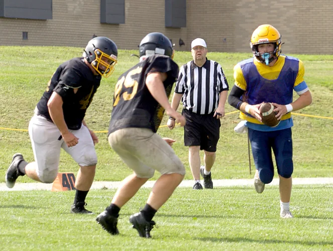 Eisenhower hosts scrimmage with Maplewood